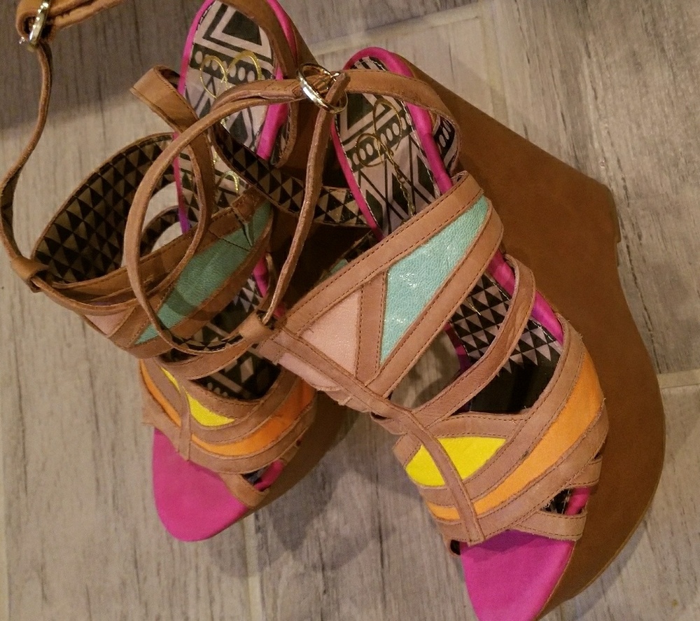Color block wedges